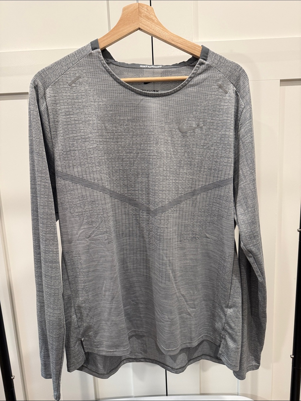 Nike Men's Long Sleeve Grey Performance Tee